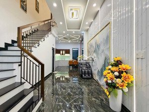 bán siêu phẩm nhà 4tầng - xe hơi ngủ trong nhà - gần sát trường nguyễn công trứ. lh điệp 090307068