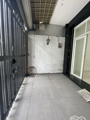 9 tỷ thương lượng, nhà 4 tầng mặt tiền khu dân cư ,diện tích : ngan 4 mét -- dài 14 mét.