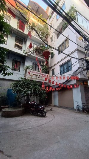 bán gấp nhà riêng , kinh doanh ,ô tô 2,5 tấn đỗ cửa, 3 mặt thoáng , lạc long quân,tây hồ. giá 12 tỷ