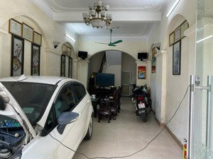 nhà liền kề 5 tầng, trục chính, 2 ô tô vào thoải mái, xung quanh nhiều công ty, bãi xe, đại học mở