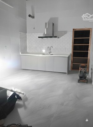 cho thuê nhà cấp 4 rộng 60m2. cổng riêng