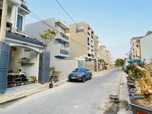 nhà gấp -3 tầng - hxh- gần phạm văn đồng - dt : 64m2 - giá 6,1 tỷ