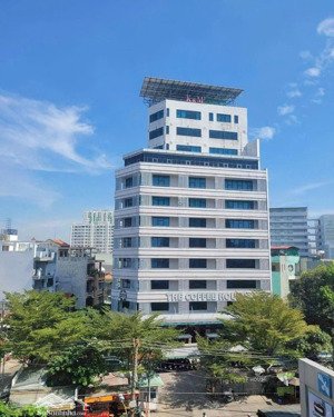 hợp đồng thuê khủng tòa nhà văn phòng 2 mặt tiền ung văn khiêm ngang 15m 557m2 đất 2 hầm 12 lầu.