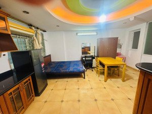 cho thuê phòng kdc trung sơn gần giáp q8. di chuyển nhanh q7, q1, q5. full nội thất 35m. giá 5,5tr