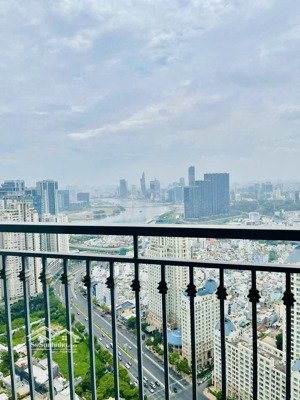 chính chủ gửi bán căn hộ 2pn tòa
landmark plus vinhomes central park view pháo hoa | 