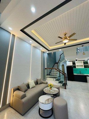 chính chủ bán nhà 2 tầng đẹp full nội thất kiệt ô tô gần bến xe giá rẻ