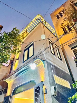 siêu phẩm góc 2 mặt hẻm ngô tất tố, bình thạnh giáp q1, dt 26m (3.3 x 8.2) 2 tầng 2pn