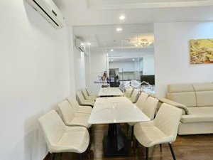 chính chủ cho thuê căn 2 ngủ diện tích 83m2 full đồ nội thất trẻ vào luôn.lh: 