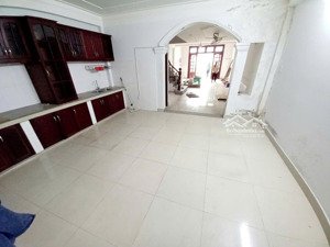 cho thuê nhà nguyên căn hoặc phòng full nội thất kdc trung sơn. phòng 4.8tr/tháng nhà 32tr/tháng