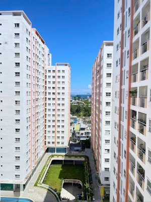bán căn góc cc hoàng quân tầng trung dt 46m2 căn 2pn, ban công view biển, sẵn sổ, giá 1,8 tỷ