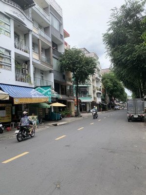 nhà bán đường phan văn trị quận 5 - 62m2 - ngang 4m - cách mặt tiền chỉ 30m - giá chỉ hơn 7 tỷ