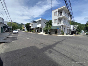 bán nhà mới đẹp dt 52m2 đường ngô văn sở, đầy đủ nội thất, gần biển, giá 4,8 tỷ có thương lượng