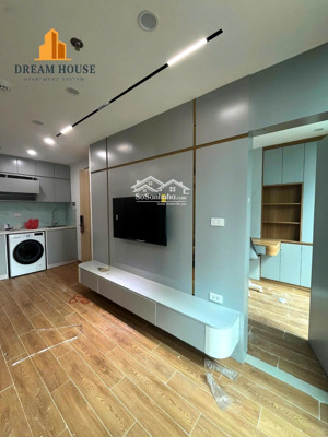 376 bưởi dạng studio + 1n1k , s rộng 45m2 , ban công thoáng mát. ô rô đỗ cửa