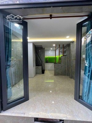 nhà mới 3 tầng 17m2 dt đất sát q1