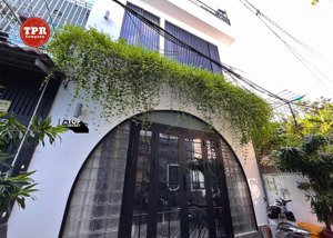 nhà đẹp tâm huyết đường hoàng hoa thám (5,5x12,7). full nội thất sát phan đăng lưu, p6, bình thạnh