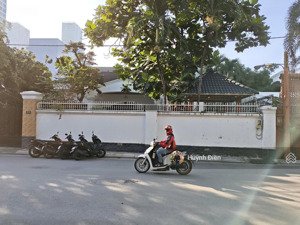 siêu phẩm - p.thảo điền q2 giá chỉ 150tr/m2 - dt 11x33m - để xây building chdv - giá 55,8 tỷ