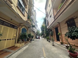 việt hưng - hoa lâm 50m2 -5 tầng -12.95 tỷ -nhà dân xây -ngõ thông ô tô 7 chỗ tránh - full nội thất