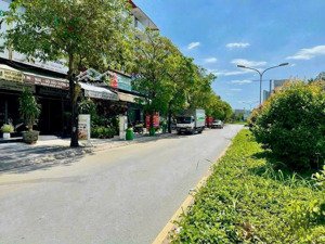 bán nhà phố sân vườn tại camellia garden, 7,4 tỷ, 74m2 với 3pn, 2wc, full nội thất