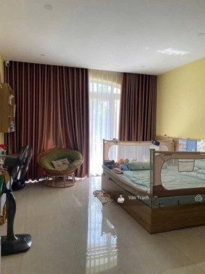 chủ gũi bán căn mặt tiền lê chân phường tân lập nha trang có thang máy và chổ đậu ô tô
