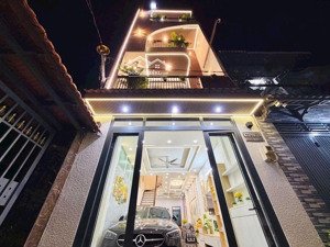 . nhanh mới kịp - 4 tầng -dt 66.7m2(4x17m)- full nội thất -xe hơi ngủ trong nhà - quang trung