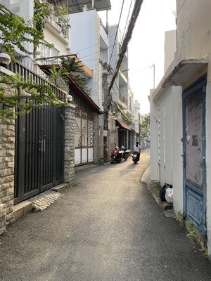 nhà phố 2 mặt hẻm dt 72m2 giá 8 tỉ ngay vòng xoay phạm văn đồng, gò vấp