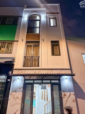 giá nhỉnh 6 tỷ có ngay mặt tiền ngay chợ bà chiểu xây mới 100% ô tô tránh nhau-nội thất cao cấp