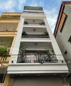 mặt ngõ lạc long quân - cầu giấy - 6 tầng thang máy - ô tô vào nhà - vài bước ra hồ tây