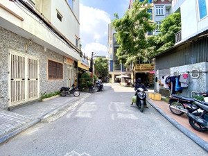 bán nhà mặt phố nguyễn khả trạc, dt6, mt4,8m, vỉa hè ô tô tránh, ô chờ thang máy.