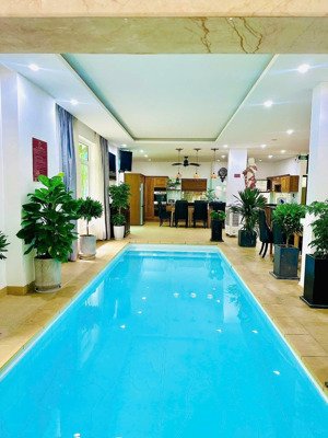 cho thuê villa sát phạm văn đồng - sát biển - mới tinh - 12 pn - gọi viet house