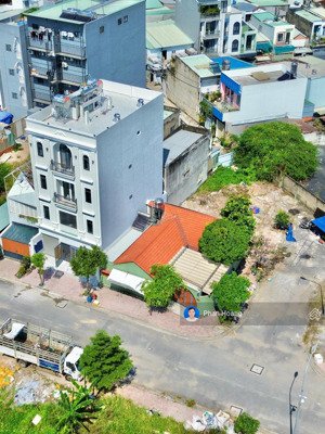 đất 11x12.4 góc 2 mặt tiền gần chợ vườn lài đường 12m và 10m,thông thoáng,tặng nhà đẹp,giá 7.5 tỷ