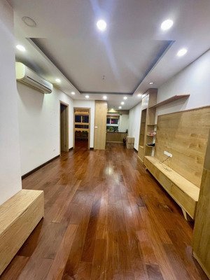 chủ nhà cho thuê căn hộ 2pn 68m2 tầng đẹp chung cư 622 minh khai vào ở luôn chỉ 11 triệu/ tháng