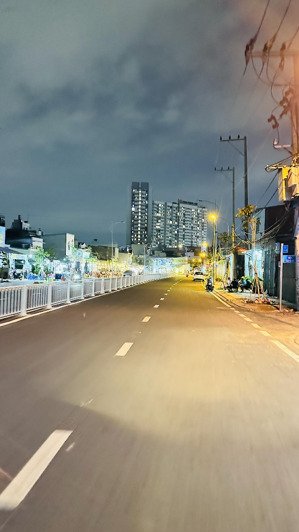 tìm đâu ra ! nhà 4 tầng kế bên aone và bv quốc tế - vô ở ngay