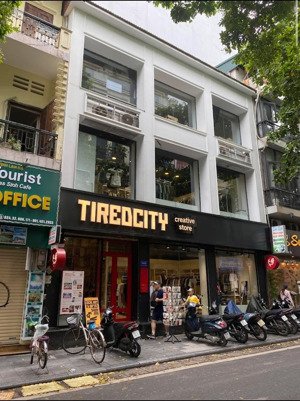 cho thuê nhà mặt phố hàm long, mặt tiền:7m,diện tích:103m2x3tầng,có thang máy,lối đi riêng,vỉa rông