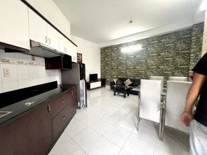 trống sẵn chung cư 2 phòng ngủ 2 nhà vệ sinh có ban công thang máy