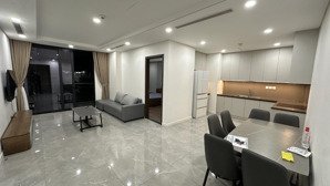 bán căn hộ 3 phòng ngủ 106m2 giá 11tỷ5 lh em hiếu ạ.