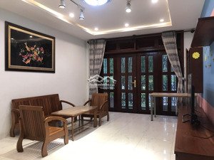 bán nhà 73m2 xây 1 trệt 3 lầu gồm sân thượng, shr, đường công viên sát cổng chính đại học văn lang