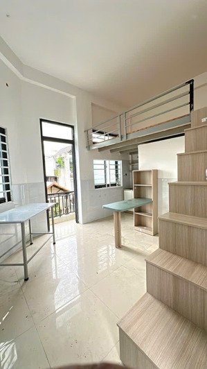 cho thuê phòng ban công lớn thoáng mát gần nhà ga t3, etown cộng hòa, chợ hoàng hoa thám q.tân bình