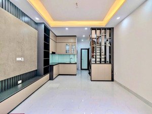 nhà đẹp gần đường ô tô, thang máy, giáp nhị 36m, 5 tầng, mt 4m, giá 8.75 tỷ.