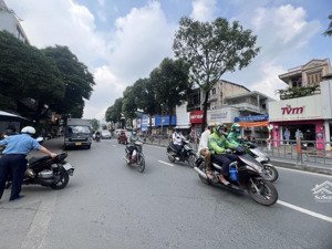 giảm 200tr giá mới nhỉnh 3 tỷ-trung tâm gò vấp- hxh-sát mặt tiền quang trung-nhà
2 tầng mới đẹp