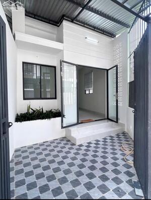 Bán nhà (gần biển)gốc ôtô đậu cửa-DT80m2-2PN-2WC-vĩnh Hải-Nha Trang-chỉ 3TY8 