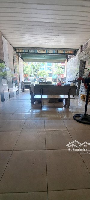 chính chủ bán gấp nhà mặt phố ngô gia tự , 3 tầng, dt 90m2 mt 4,5m vị trí trung tâm kinh doanh.