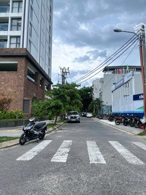 lô đất khu biển mỹ khê, cạnh cầu rồng khu phố sầm uất. chợ đêm. phù hợp xây căn hộ khách sạn