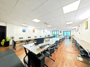 văn phòng quận 1 dt 130m2 full nội thất giá chỉ 47tr/tháng đã phí quản lí