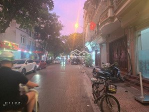 nhà 5 tầng thang máy, mặt phố ngọc lâm, long biên, vỉa hè, ô tô dừng đỗ thoải mái, kinh doanh đỉnh