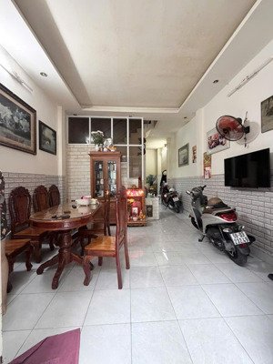 bán nhà hẻm 1/ đường đõ thừa tự, quận tân phú, dt 4x10m, 1 trệt, 1 lầu, 2pn, 2wc, công nhận đủ