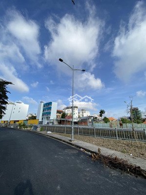 khuôn đất 1 trục 2 mặt đường 6m thông dương quảng hàm p6, dt 4x17m, giá 9 tỷ tl