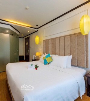 bán khách sạn 3 sao mặt phố châu long , dt 210m2 x 11 tầng , mặt tiền 7m , thiết kế 45 phòng