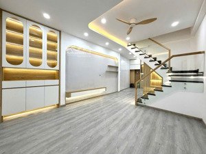 (6,6 tỷ ) nhà 2 lầu đẹp, 1 sẹc hòa hưng, gần mặt tiền, 4.5m x 9m...!