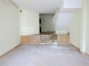 bán nhà cạnh khu himlam . hẻm 1041. trần xuân soạn. q7.dt 4.2m x 12m . chỉ cần 1 thùng sơn là vào ở