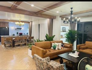 bán căn hộ thang máy riêng golf 150 +, full nội thất